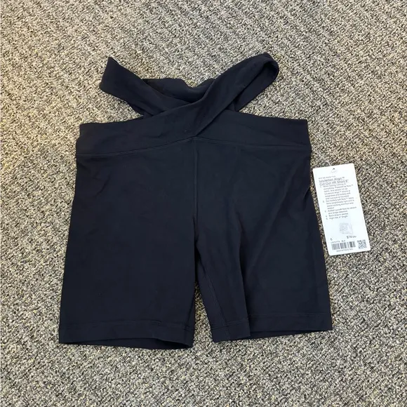 NWT! 🍋🍋Lululemon Align Cut-Out High Rise Short 6”🍋🍋. Size 6. Color Black.
