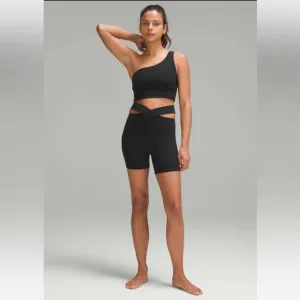 NWT! 🍋🍋Lululemon Align Cut-Out High Rise Short 6”🍋🍋. Size 6. Color Black.