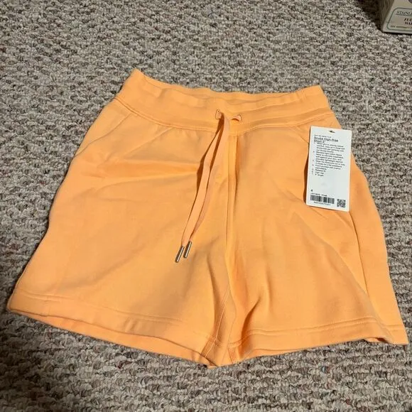 NWT Lululemon Scuba High-Rise Short 5&quot; Peach Bellini- Size 4