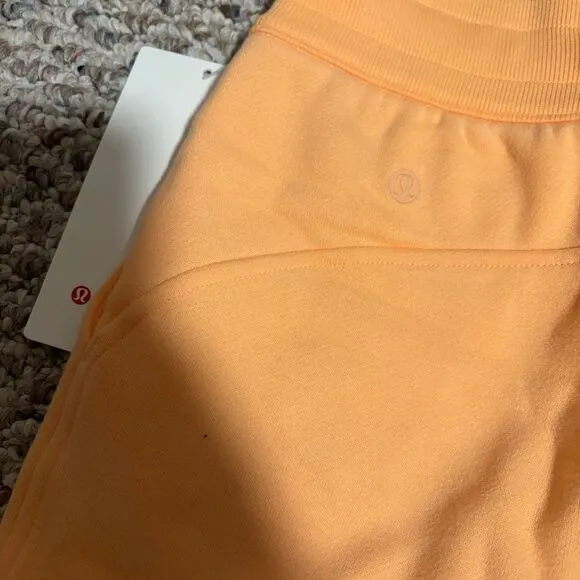 NWT Lululemon Scuba High-Rise Short 5&quot; Peach Bellini- Size 4
