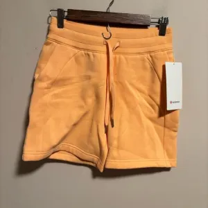 NWT Lululemon Scuba High-Rise Short 5&quot; Peach Bellini- Size 4