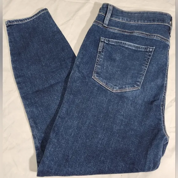 Paige Margot Crope Women's Blue Jeans, NWT, SIZE 34
