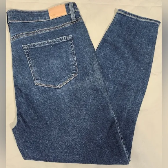 Paige Margot Crope Women's Blue Jeans, NWT, SIZE 34