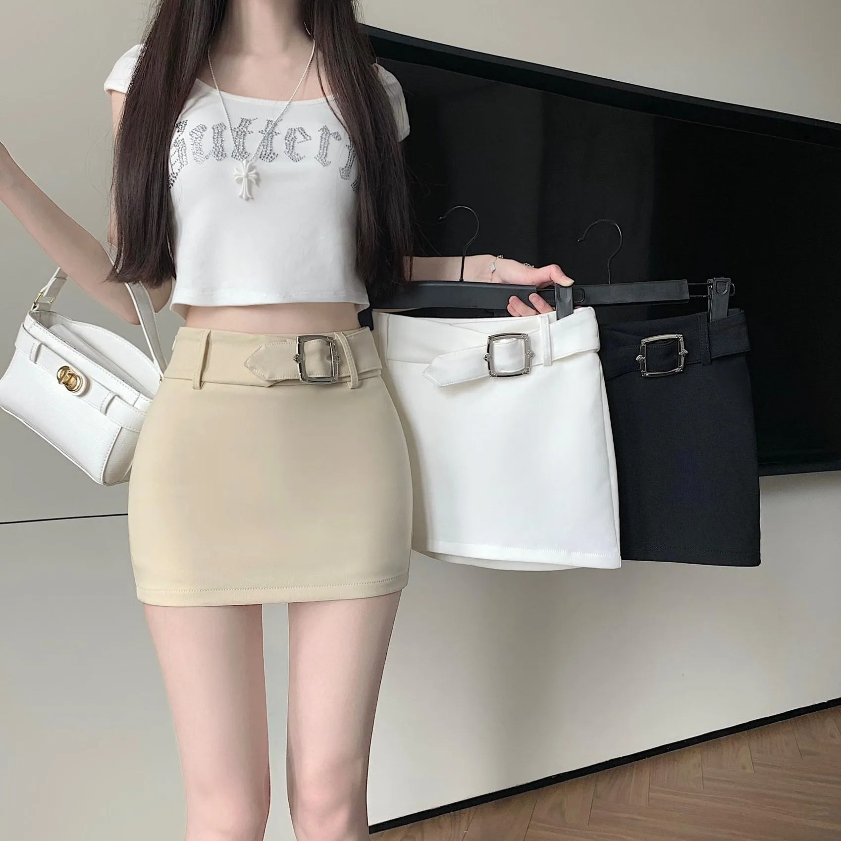 Slimming A-Line Bodycon Skirt with Chic Design