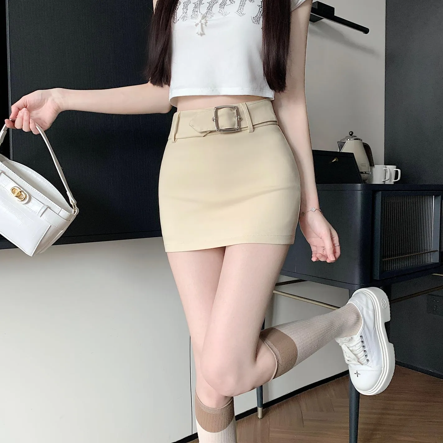 Slimming A-Line Bodycon Skirt with Chic Design