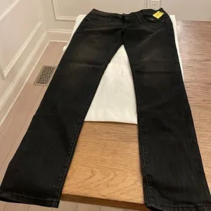 SMALL TOWN BLACK SKINNY JEANS.  NEW WITH TAGS.  STYLE IS ARIEL