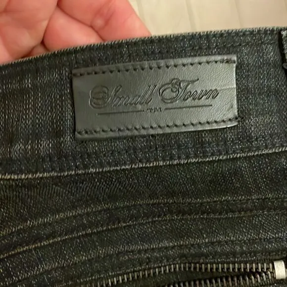 SMALL TOWN BLACK SKINNY JEANS.  NEW WITH TAGS.  STYLE IS ARIEL
