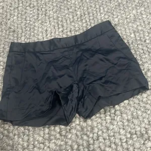 Theory Navy Wool Blend‎ Micro Shorts Size 2