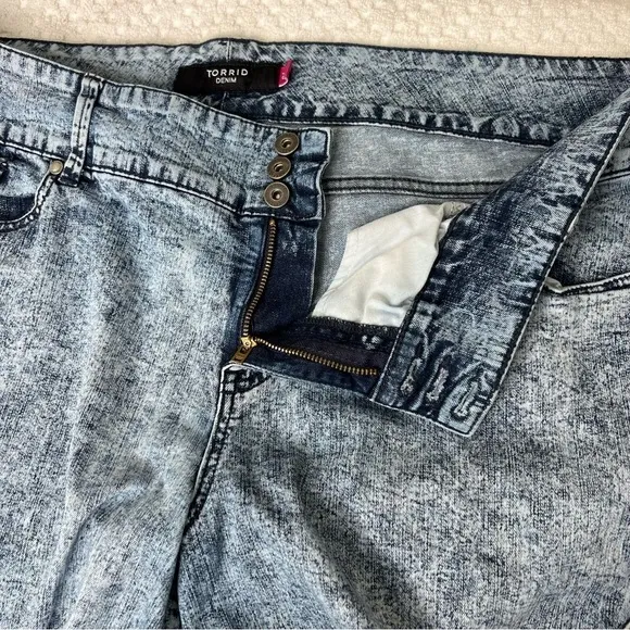 Torrid Acid Washed Cropped Ankle Jeans