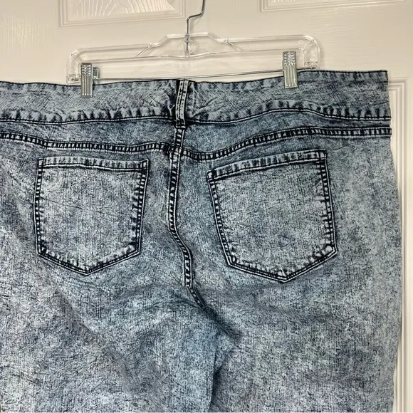 Torrid Acid Washed Cropped Ankle Jeans