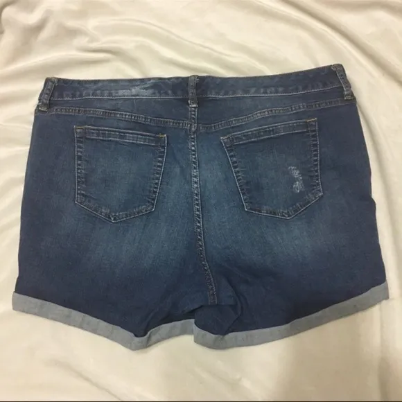 TORRID SKINNY DISTRESSED DENIM JEANS SHORTS 18 1XL