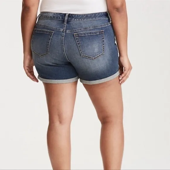 TORRID SKINNY DISTRESSED DENIM JEANS SHORTS 18 1XL