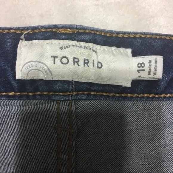 TORRID SKINNY DISTRESSED DENIM JEANS SHORTS 18 1XL