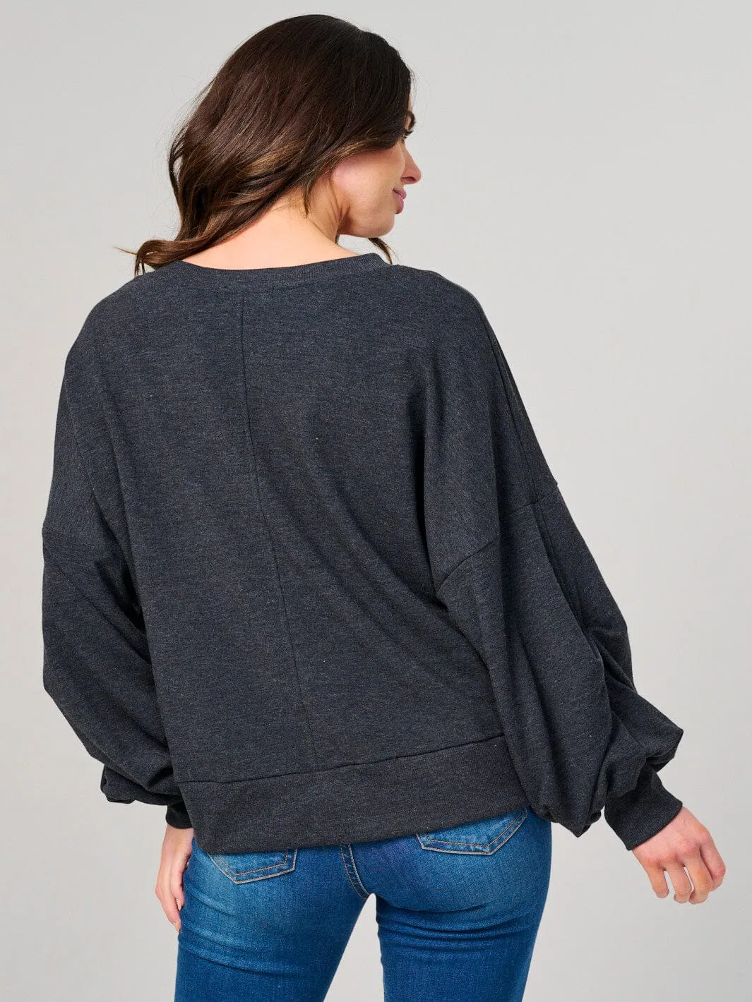 WOMEN'S LONG RUCHED SLEEVE PULLOVER SWEATER