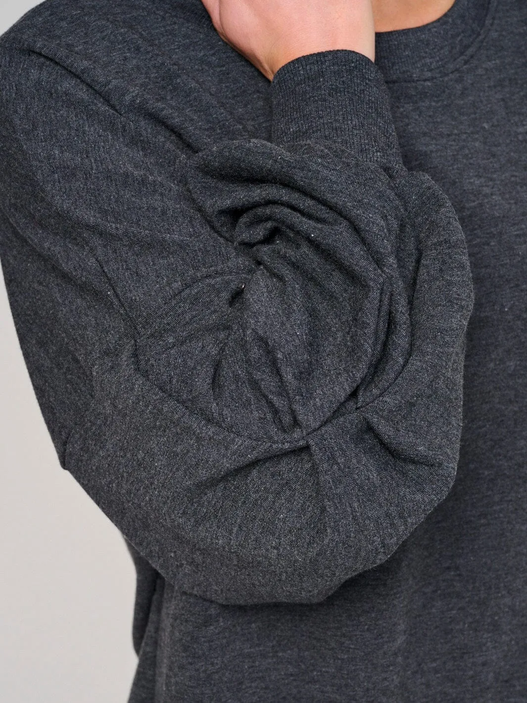 WOMEN'S LONG RUCHED SLEEVE PULLOVER SWEATER