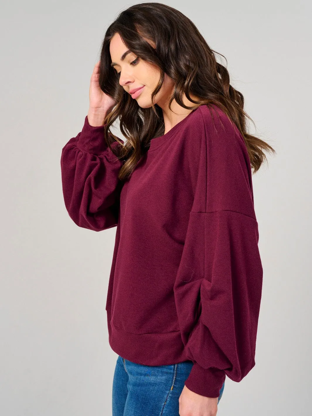 WOMEN'S LONG RUCHED SLEEVE PULLOVER SWEATER